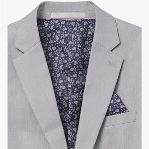 Kids Isaac Mizrahi kids Light Gray suit 
Blazer and pants